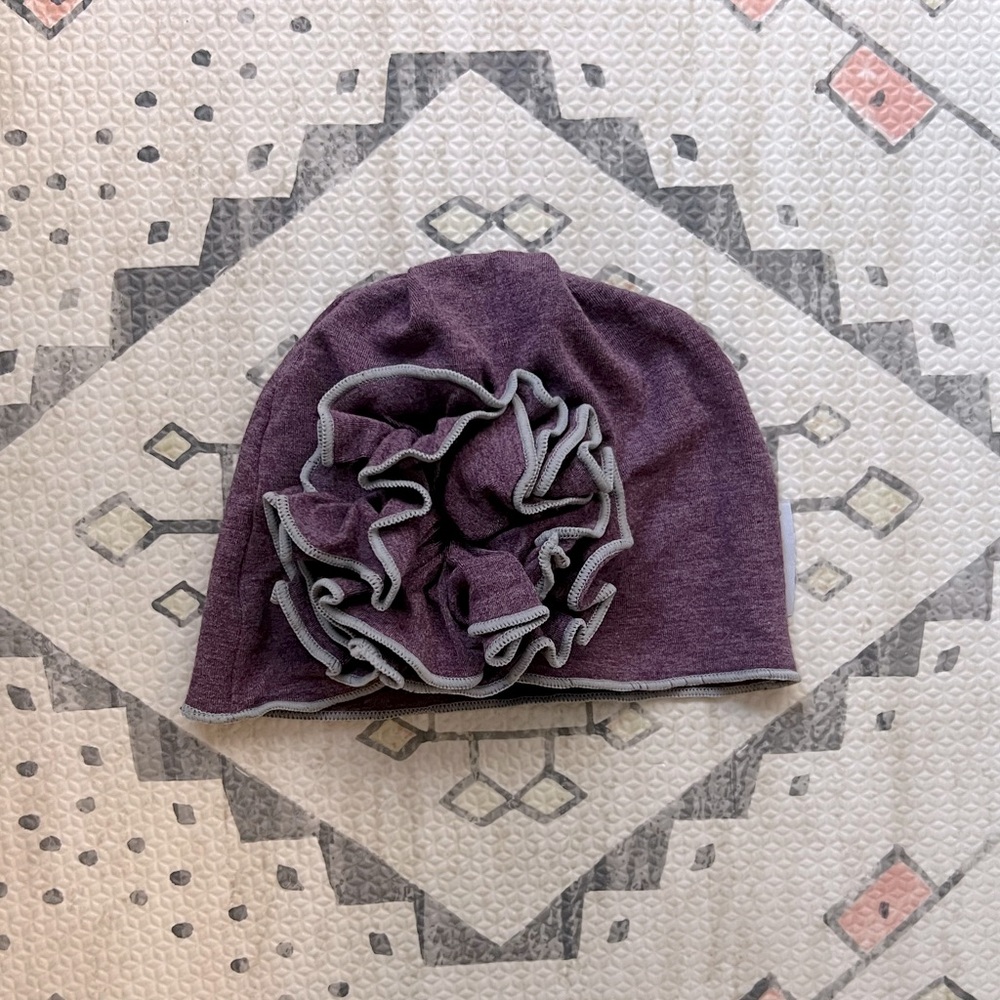 Mod Swad hat with flower accent by Woombie